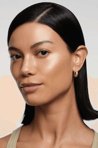 Lluminating Champagne-Hued Primers Image 1