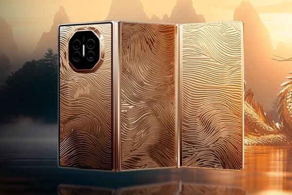 Gilded Folding Smartphones Image 2