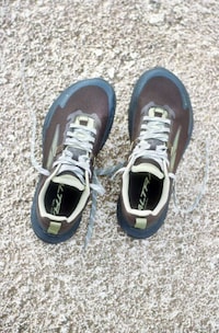 Collaborative Hiking Trail Runners Image 2