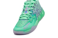 Otherworldly-Inspired Tonal Basketball Shoes Image 1