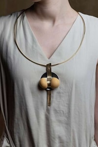 Bread-Encrusted Gemstone Jewelry Image 4