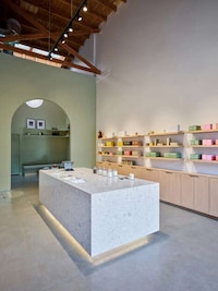 Autoshop-Transformed Skincare Boutiques Image 2