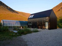 Elemental Black Modern Cabins Image 1