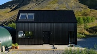 Elemental Black Modern Cabins Image 2