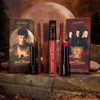 Vampire Film Makeup Capsules Image 8