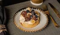 Brunch-Themed Cinnamon Roll Menus