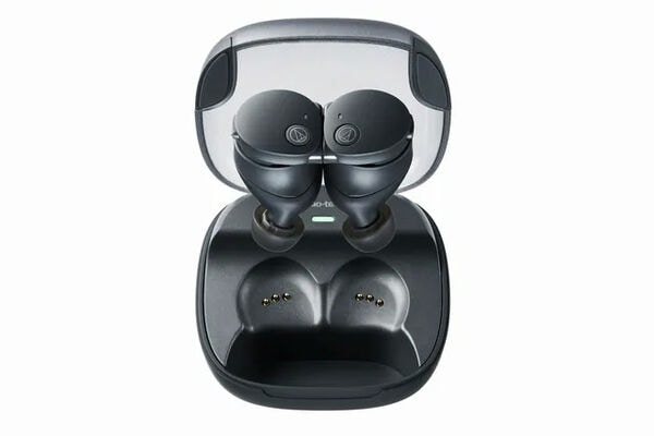 Automatic Power-Managing Earbuds