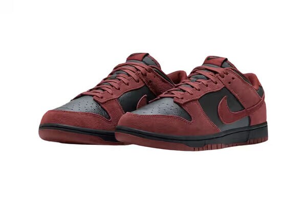 Dark Red Skateboarding Sneakers Image 2