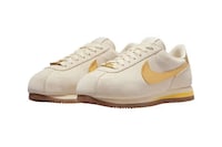 Metallic-Tinged Retro Sneaker Models Image 3