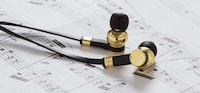 Hi-Fi Quality Wired Earbuds Image 2
