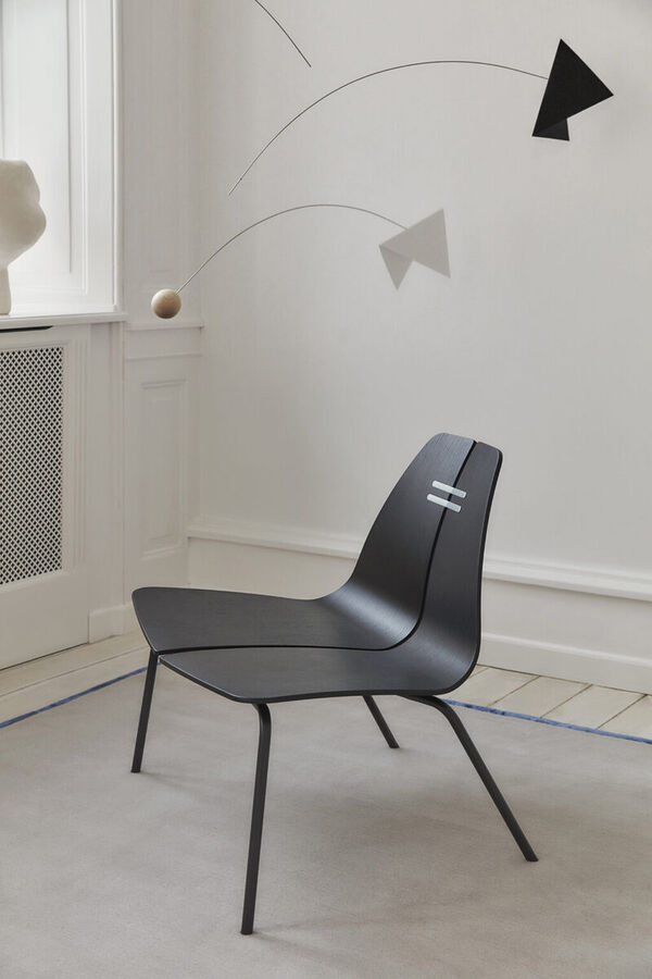 Retro Structural Lounge Chairs: Poul Kjærholm Designs the PK23™ Lounge ...