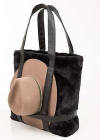 Multifunctional Travel Totes Image 2