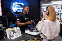 Headphone-Specific Airport Pop-Ups Image 1
