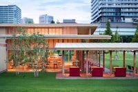 Wooden Pillar Japanese Cafes Image 3