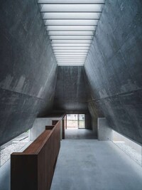 Pyramidal Concrete Japanese Homes Image 1