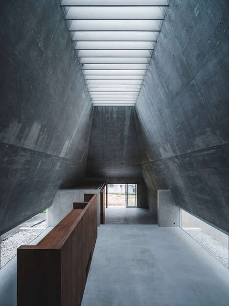 Pyramidal Concrete Japanese Homes
