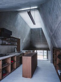 Pyramidal Concrete Japanese Homes Image 4