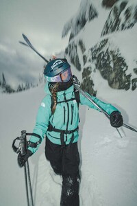 Hydration-Focused Professional Skier Partnerships Image 1