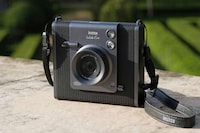 Hybrid Creativity Instant Cameras Image 3