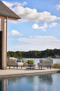 Resort-Standard Outdoor Furniture