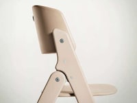 Understated Dynamic High Chairs Image 2