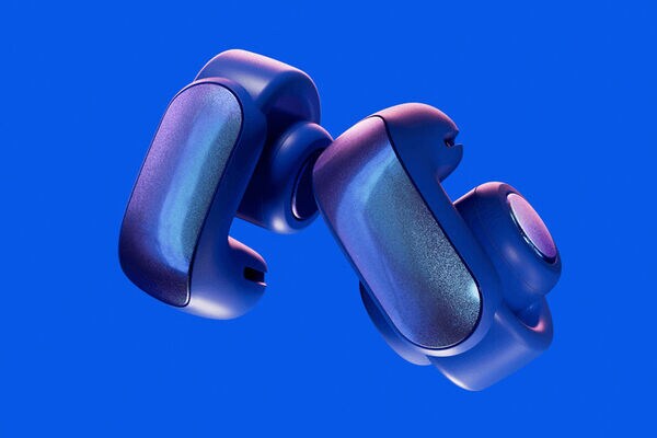 Spring-Ready Tonal Earbuds Image 2
