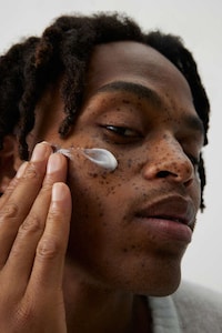 Winter-Inspired Skincare Scents Image 6