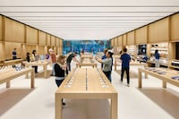 Art Deco-Inspired Tech Retailers Image 2