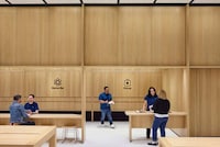 Art Deco-Inspired Tech Retailers Image 3