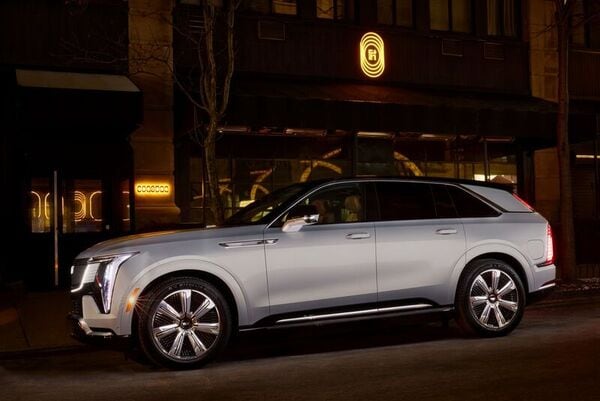Limited-Time Car-Dining Experiences