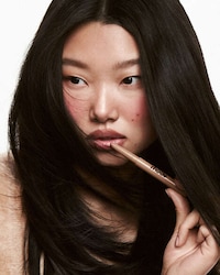 Effortless Lip Contours Image 4