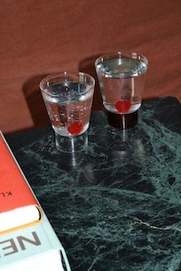 Captivating Tonal Drinking Glassware Image 3