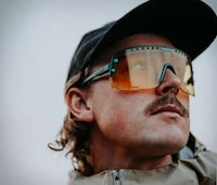 Retro-Style Performance Sunglasses Image 2