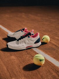 Women-Only Tennis Shoes Image 1