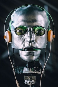 Minimalist Collaboration Headphones Image 1