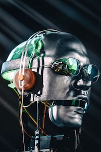 Minimalist Collaboration Headphones Image 2