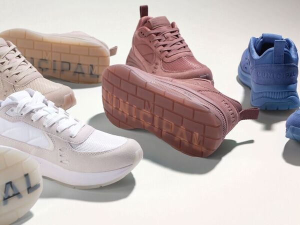 Durable Monochromatic Shoes