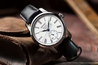 History-Honoring Minimal Timepieces Image 1