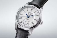 History-Honoring Minimal Timepieces Image 4