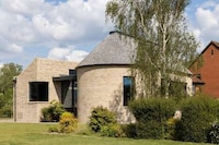 Skylight-Topped English Pool Houses Image 4