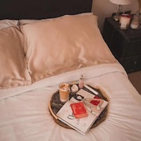 Temperature-Regulating Bedding Image 2