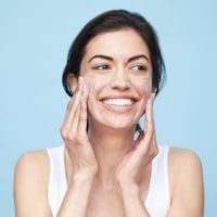 Water-Activated Facial Cleansers Image 3