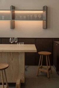 Tavern-Style Glassware Showrooms Image 2