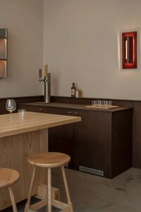 Tavern-Style Glassware Showrooms Image 4