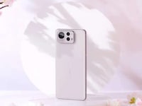 Bezel-Free Flagship Smartphones Image 4