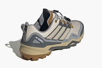 Speed Lacing Hiking Sneakers Image 3