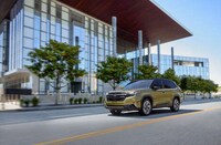Sporty Fuel-Efficient SUVs Image 4