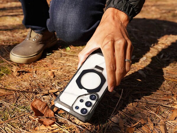 Magnetic Military-Grade Smartphone Cases Image 1