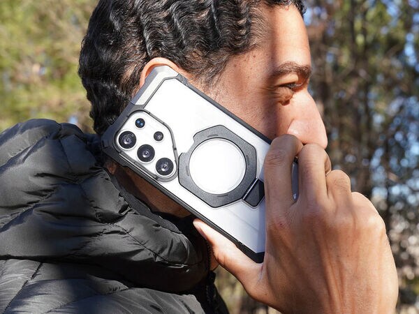 Magnetic Military-Grade Smartphone Cases Image 2