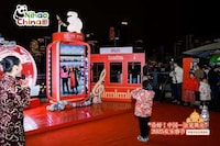 connection-promoting new year installations Image 1